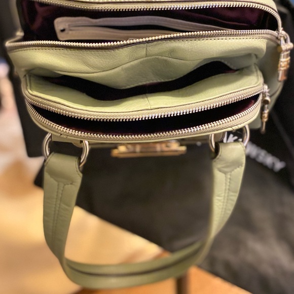 B. Makowsky phenomenal purse, plethora of pockets, butter leather, gold hardware - Picture 11 of 13